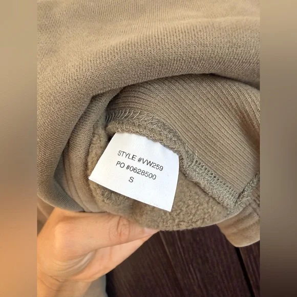 Vuori - Restore Crop Crew in Light Oregano - Picture 3 of 5